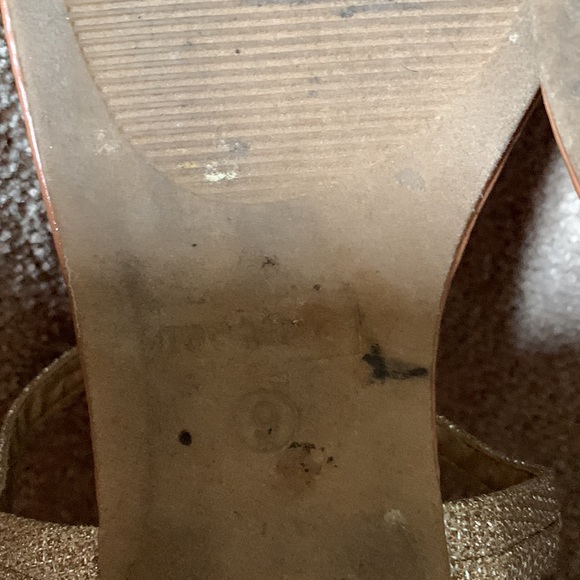 Top Mode Sparkly Leaf Thong Sandals in Size 9 - Picture 7 of 7